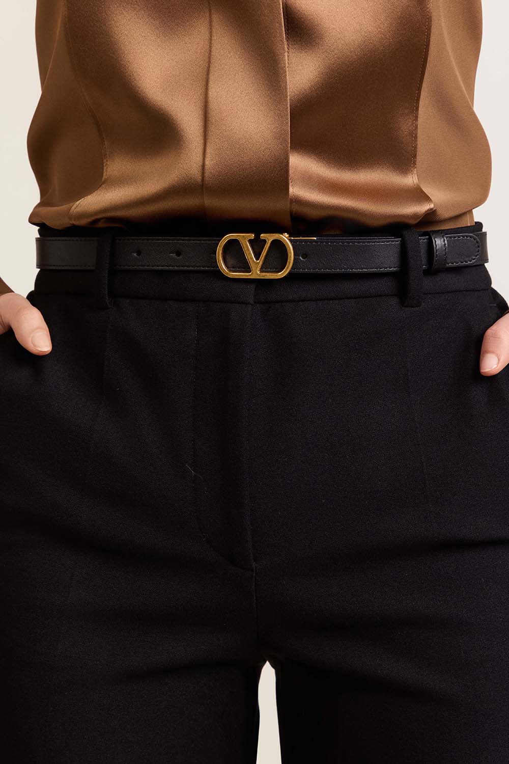 תמונת כל הלוק של חגורה דו-צדדית